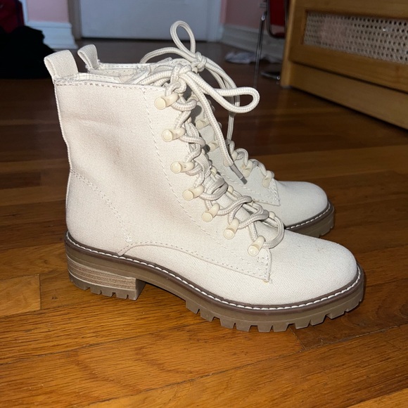 Cream boots size 7, Target: Universal Threads - Picture 2 of 3